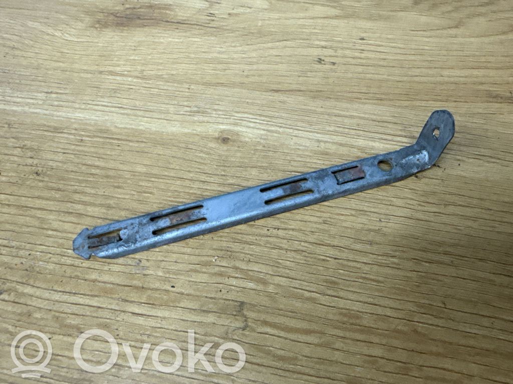 Volvo XC90 Headlight/headlamp mounting bracket 