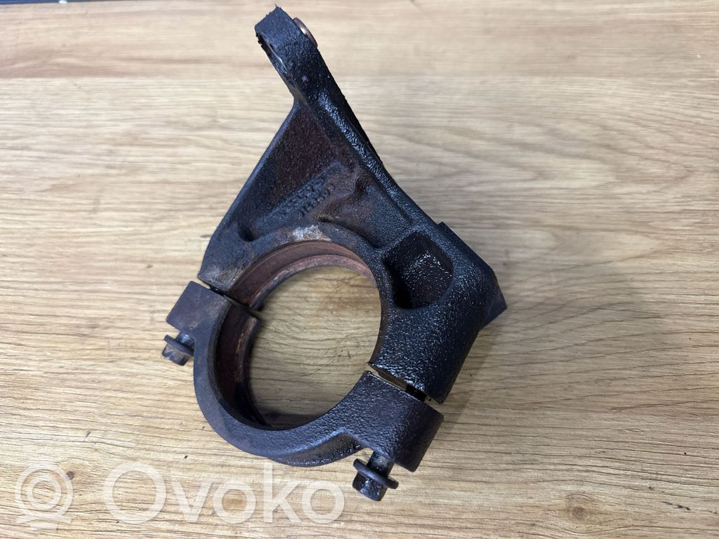 Volvo XC90 Driveshaft support bearing bracket 