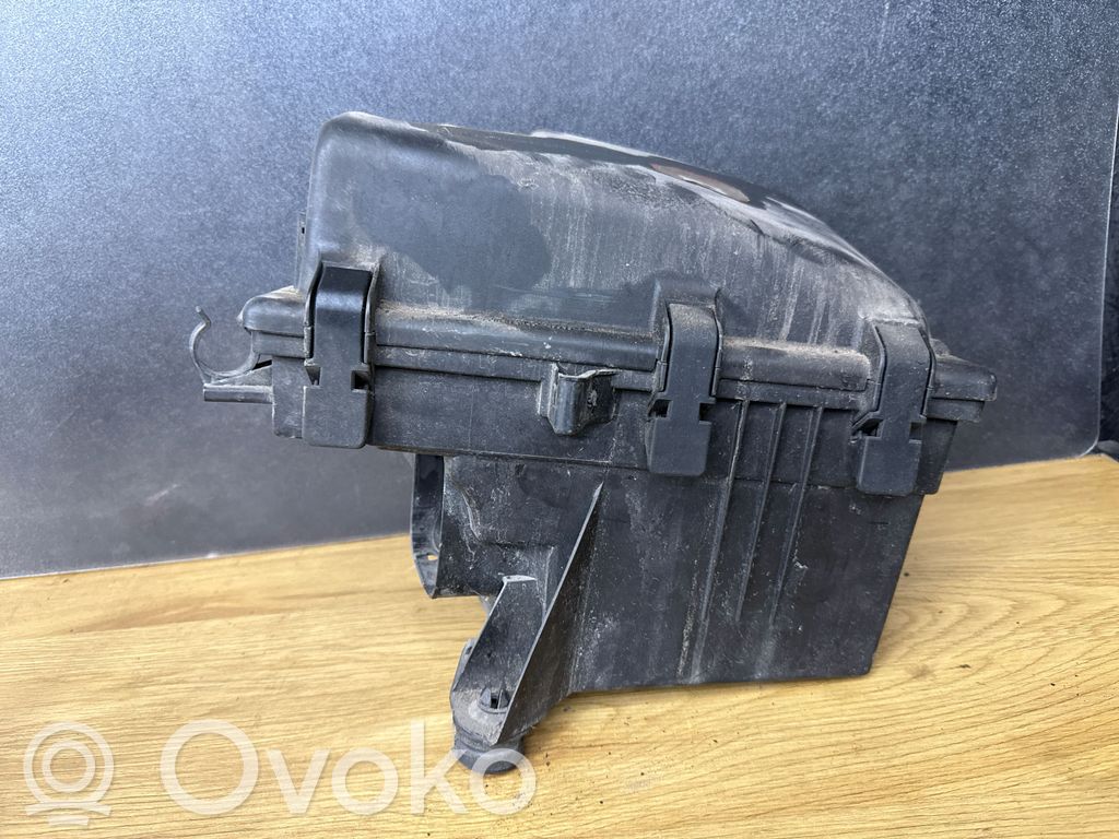 Volvo V70 Air filter box 