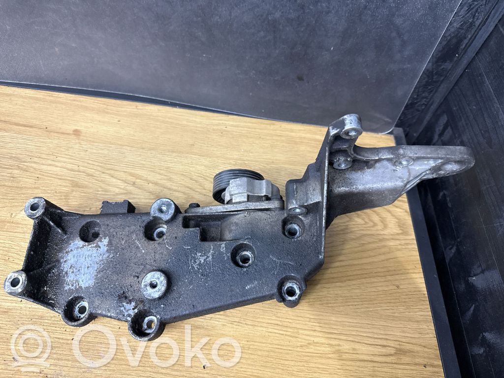 Volvo V70 Generator/alternator bracket 