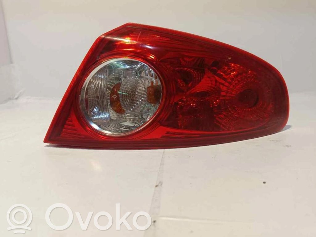 Rear/tail lights   E138964