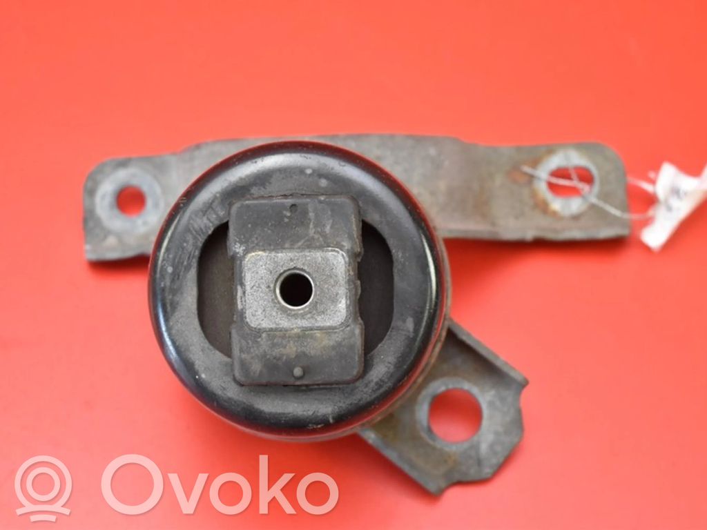Engine mount vacuum valve