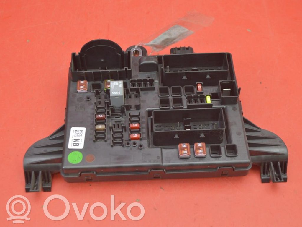 Opel Insignia A Juego de caja de fusibles 