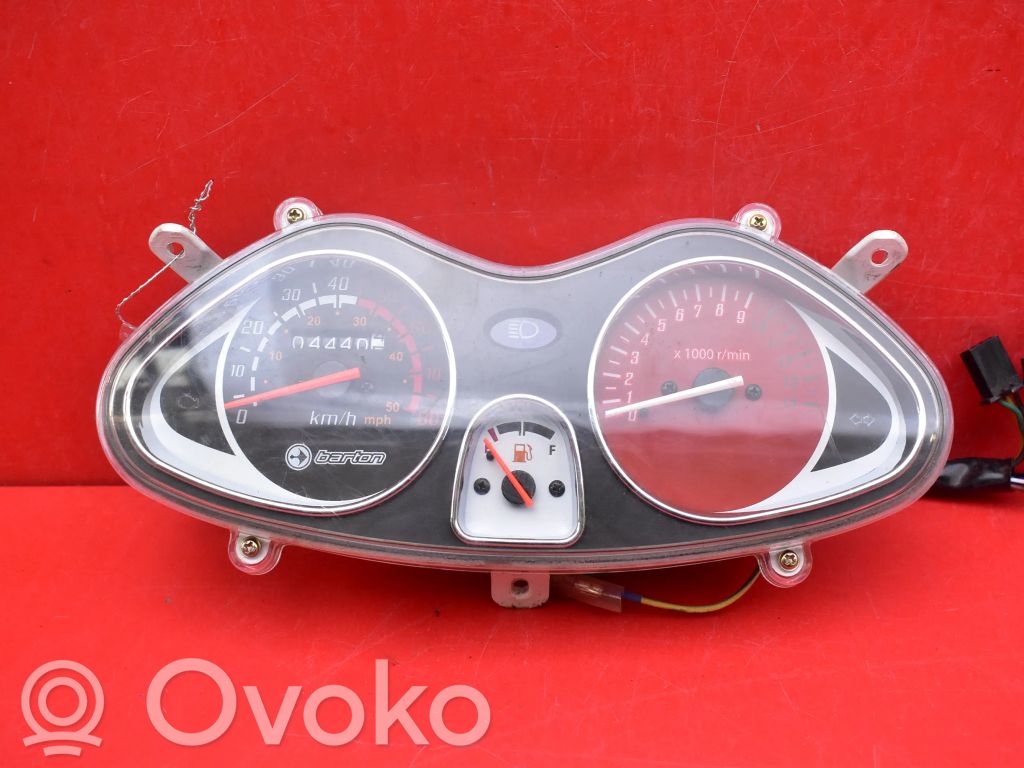 Nopeusmittari (mittaristo)   37200FA8E800,37200FA8E800