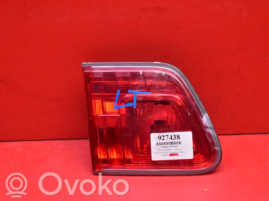 Toyota Avensis Verso Luci posteriori 