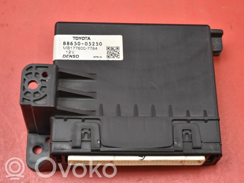 Toyota Avensis Verso Komputer / Sterownik ECU silnika 