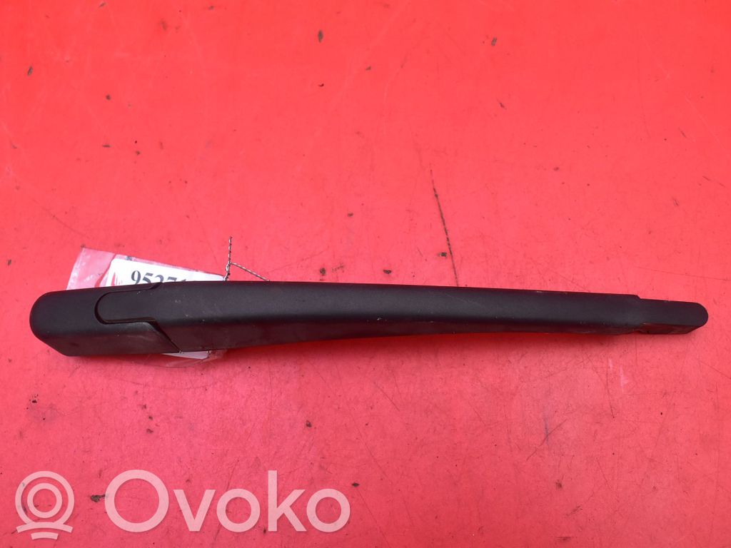 Dacia Duster Brazo del limpiaparabrisas trasero 