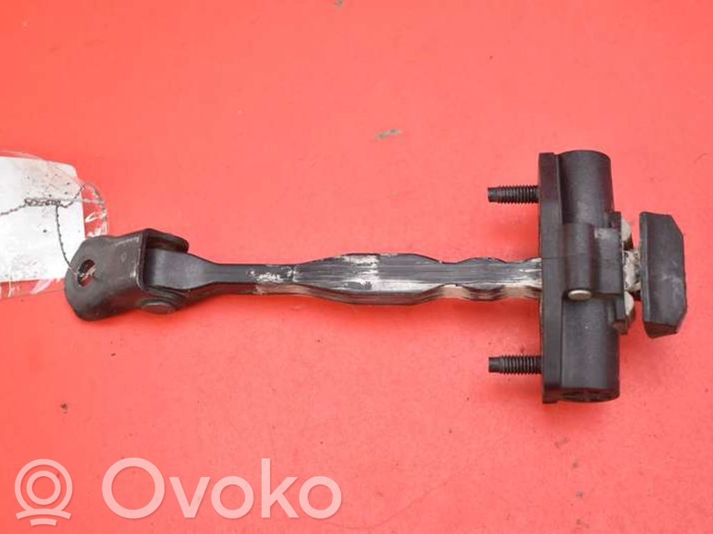 Opel Astra K Etuoven pidätin 