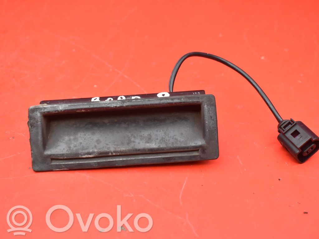 Volkswagen Bora Uchwyt / Rączka zewnętrzna otwierania klapy tylnej / bagażnika 