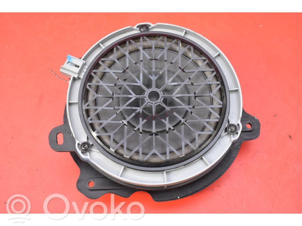 Peugeot 2008 I Altavoz subwoofer 
