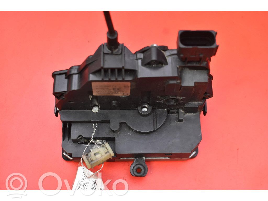 Opel Corsa D Priekinė durų spyna 