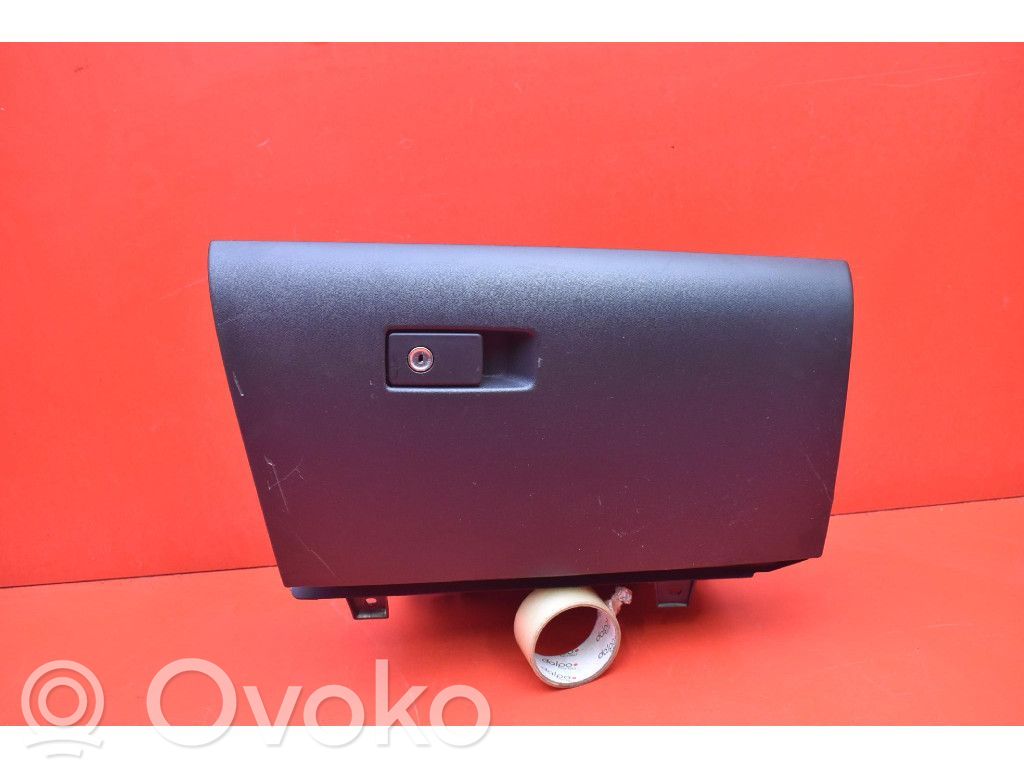 Volvo XC60 Glove box 
