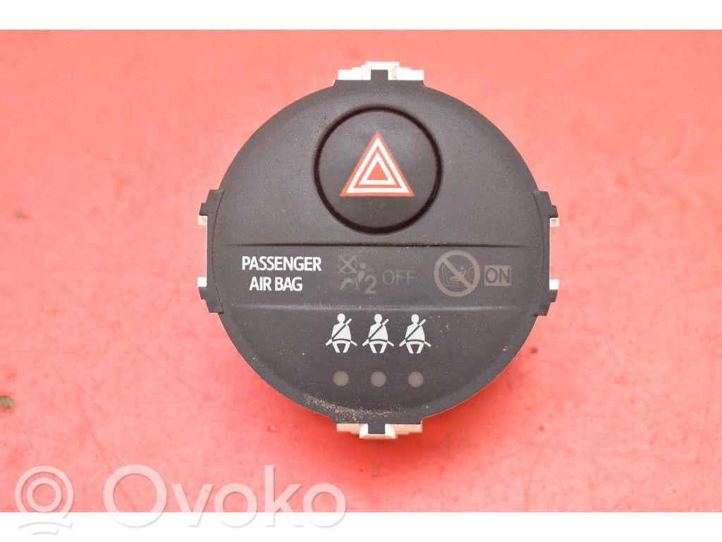 Botón interruptor de luz de peligro   839500D100,839500D100