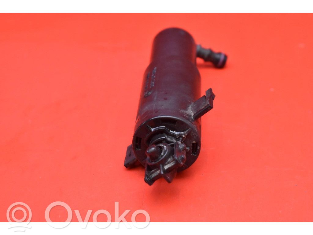 BMW 7 F01 F02 F03 F04 Windshield washer spray nozzle 