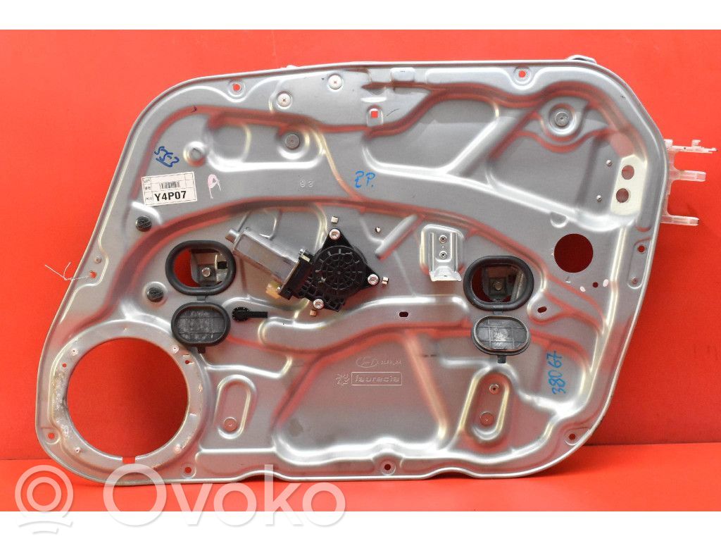 Elektryczny podnośnik szyby drzwi przednich   824802L150,824802L150