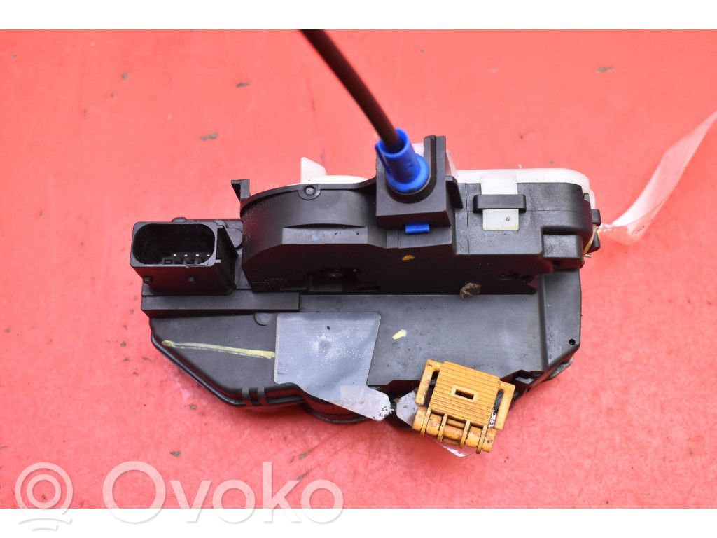 Opel Astra J Front door lock 