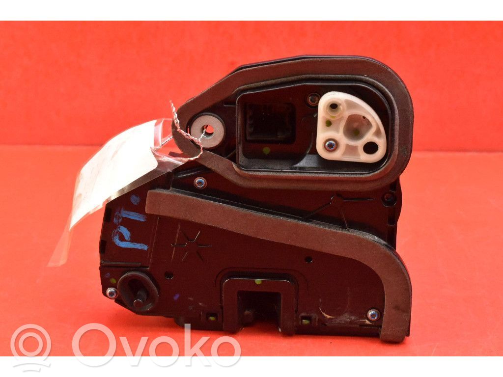 Opel Astra J Rear door lock 