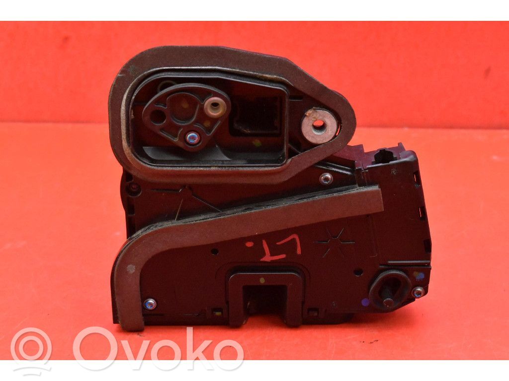 Opel Astra J Takaoven lukko 