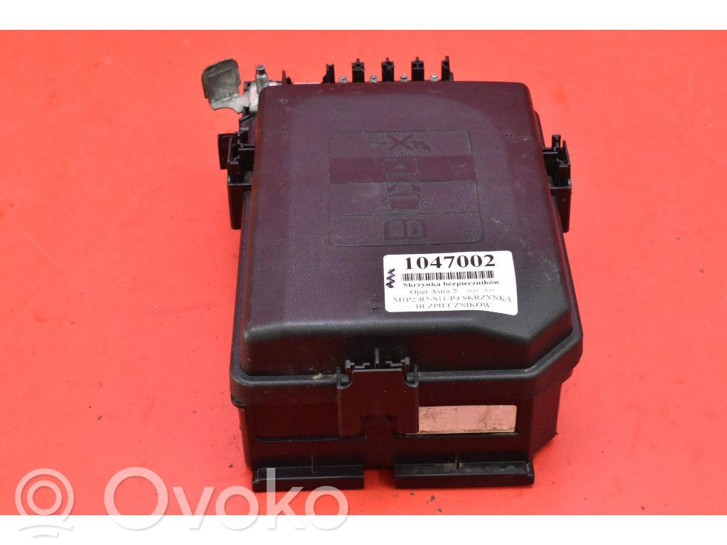 Opel Astra J Fuse box set 