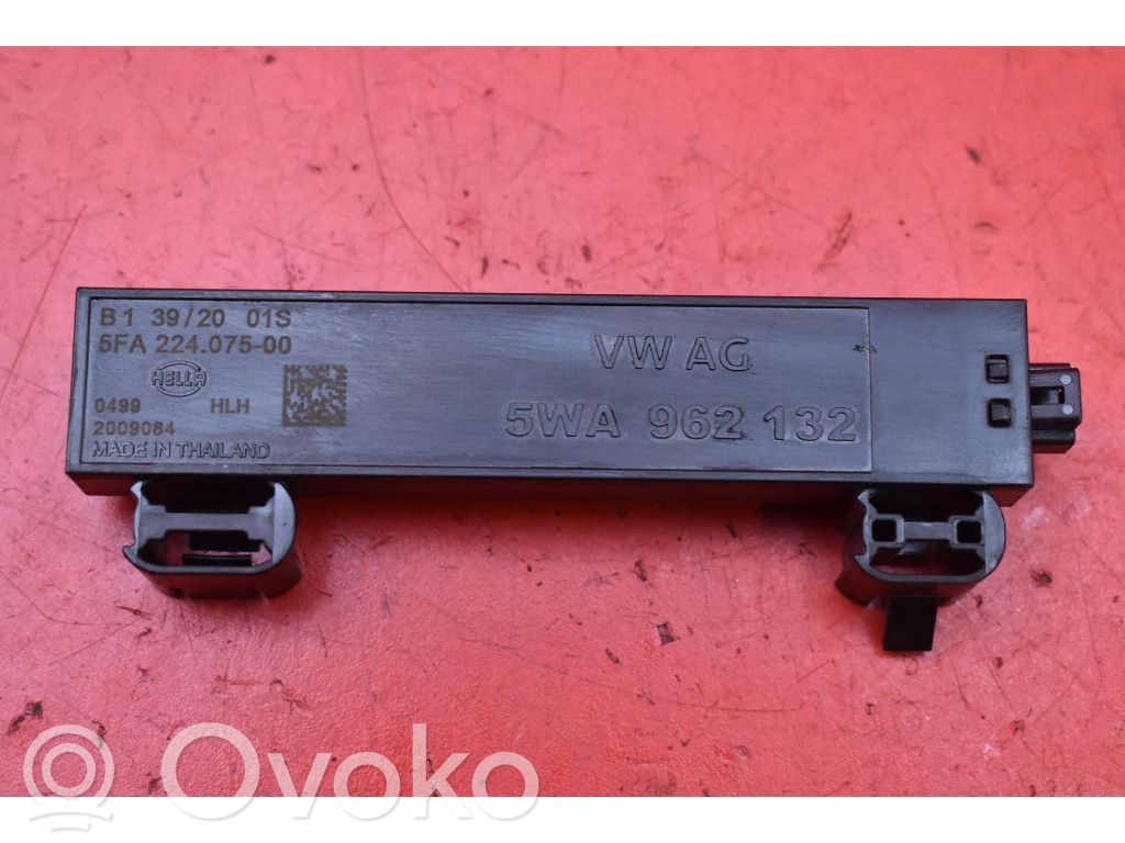 Skoda Octavia 985 GPS-pystyantenni 