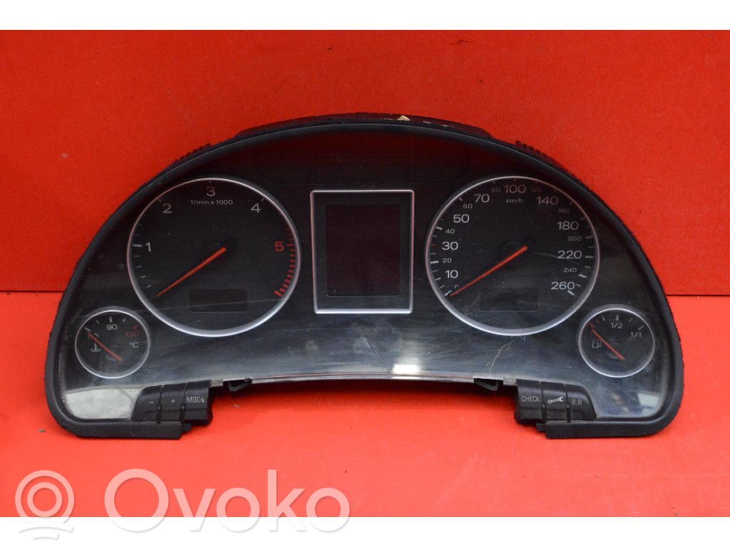 Audi A4 S4 B6 8E 8H Licznik / Prędkościomierz 