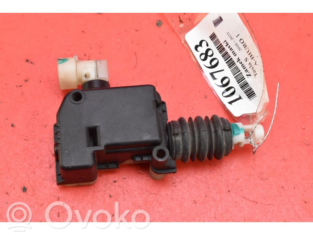 Tesla Model S Engine bonnet/hood lock/catch 