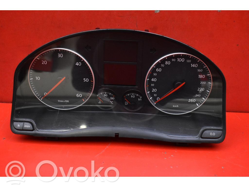 Volkswagen Golf V Vitezometru (grup de instrumente) 