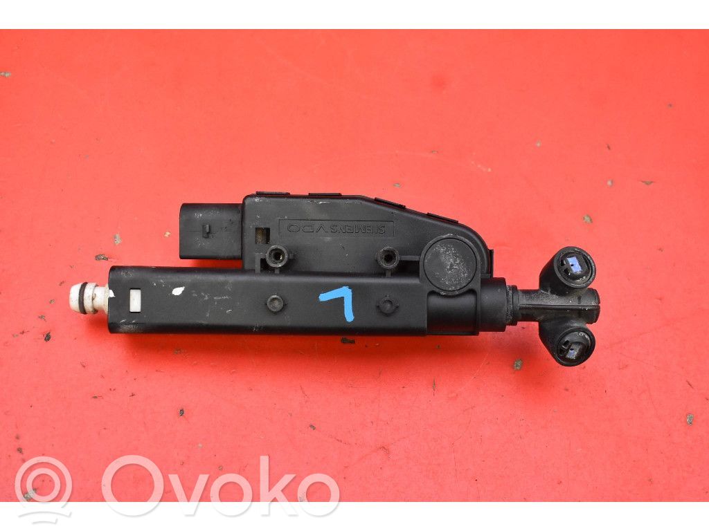 Audi A8 S8 D3 4E Windshield washer spray nozzle 