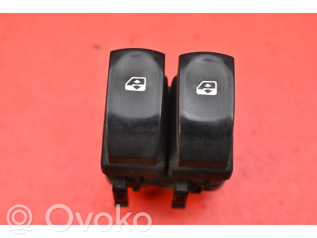 Renault Clio III Electric window control switch 