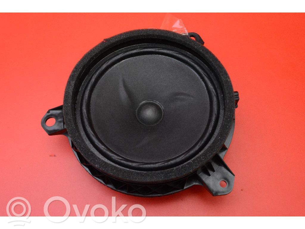 Lexus UX Altavoz subwoofer 