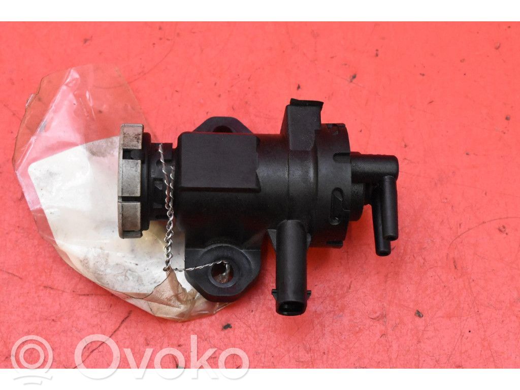 BMW 7 F01 F02 F03 F04 Supapă vacuum 