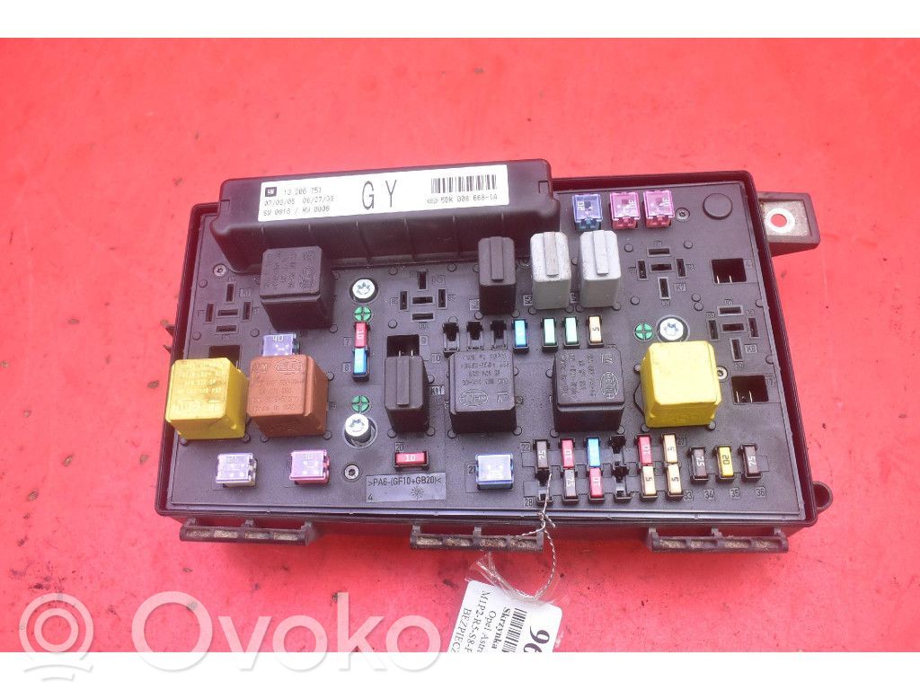 Opel Astra H Juego de caja de fusibles 