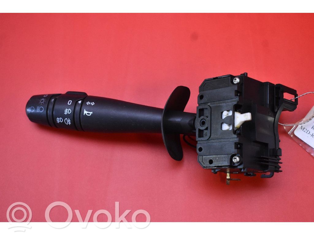 Renault Twingo II Bouton interrupteur de commande d'essuie-glace de phare 