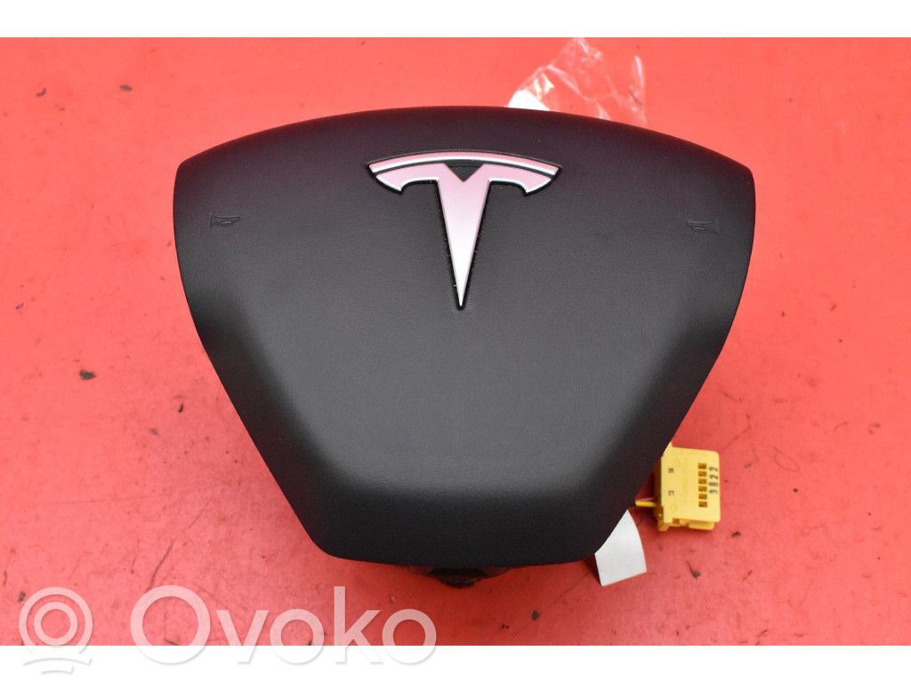 Tesla Model Y Airbag volan