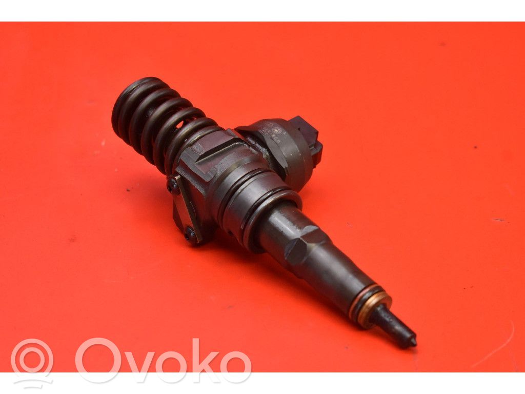 Volkswagen Jetta V Wtryskiwacz paliwa 