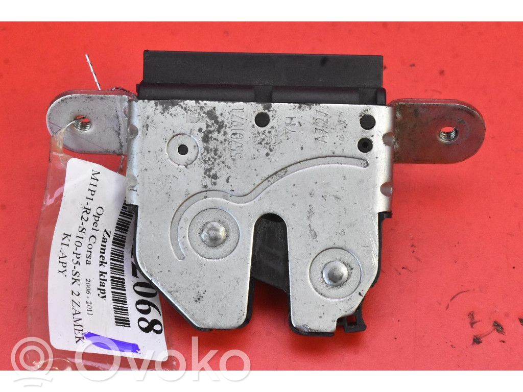 Opel Corsa D Zamek klapy tylnej / bagażnika