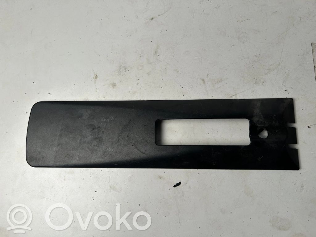 BMW X5 E70 Moldura cubierta de la guía del asiento trasero 