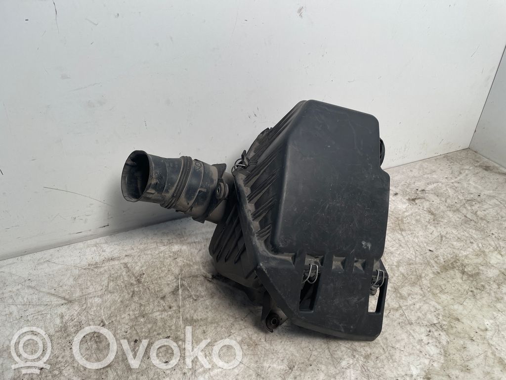 BMW 5 E60 E61 Air filter box 