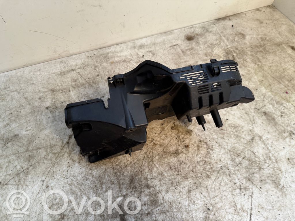Peugeot 508 Fuse box cover 