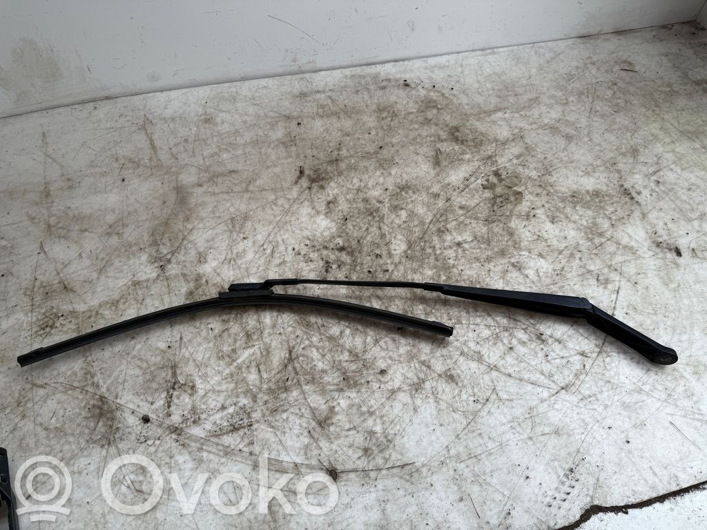 Peugeot 508 Front wiper blade arm 