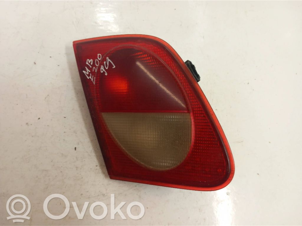 Mercedes-Benz E W210 Takaluukun takavalot 
