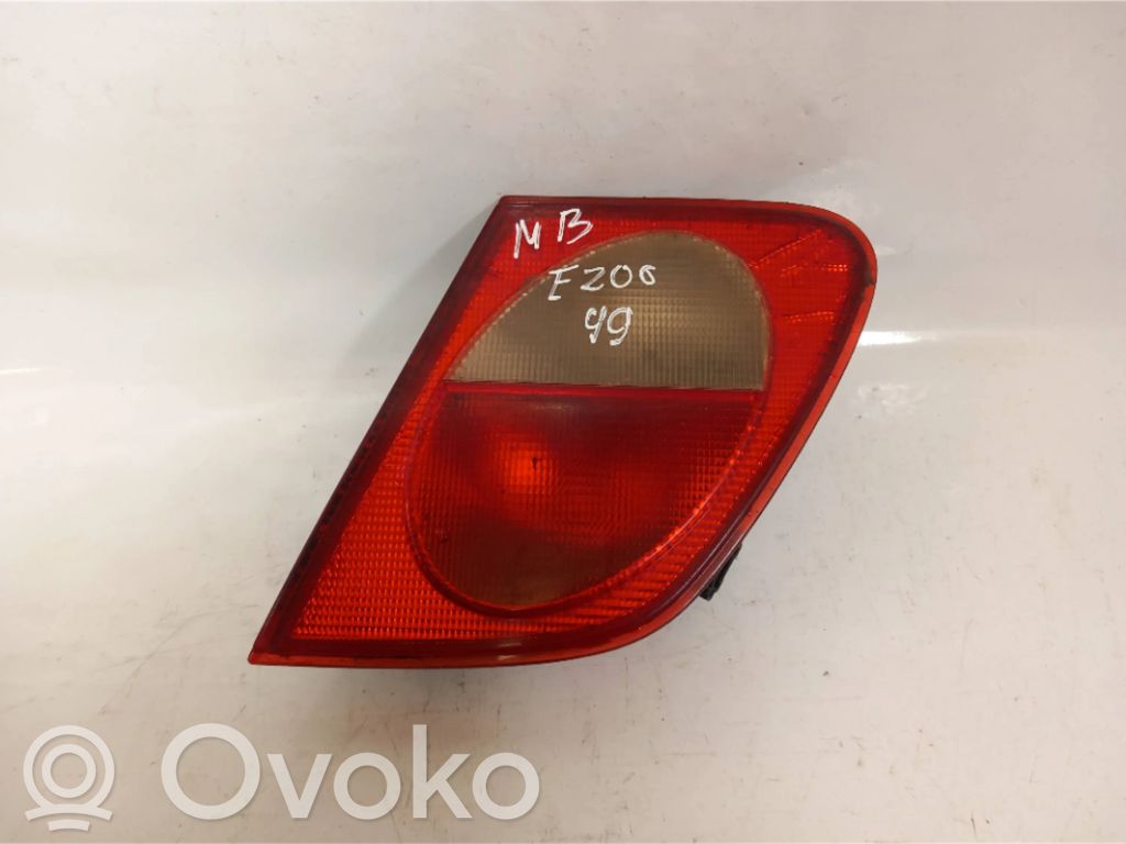 Mercedes-Benz E W210 Takaluukun takavalot 