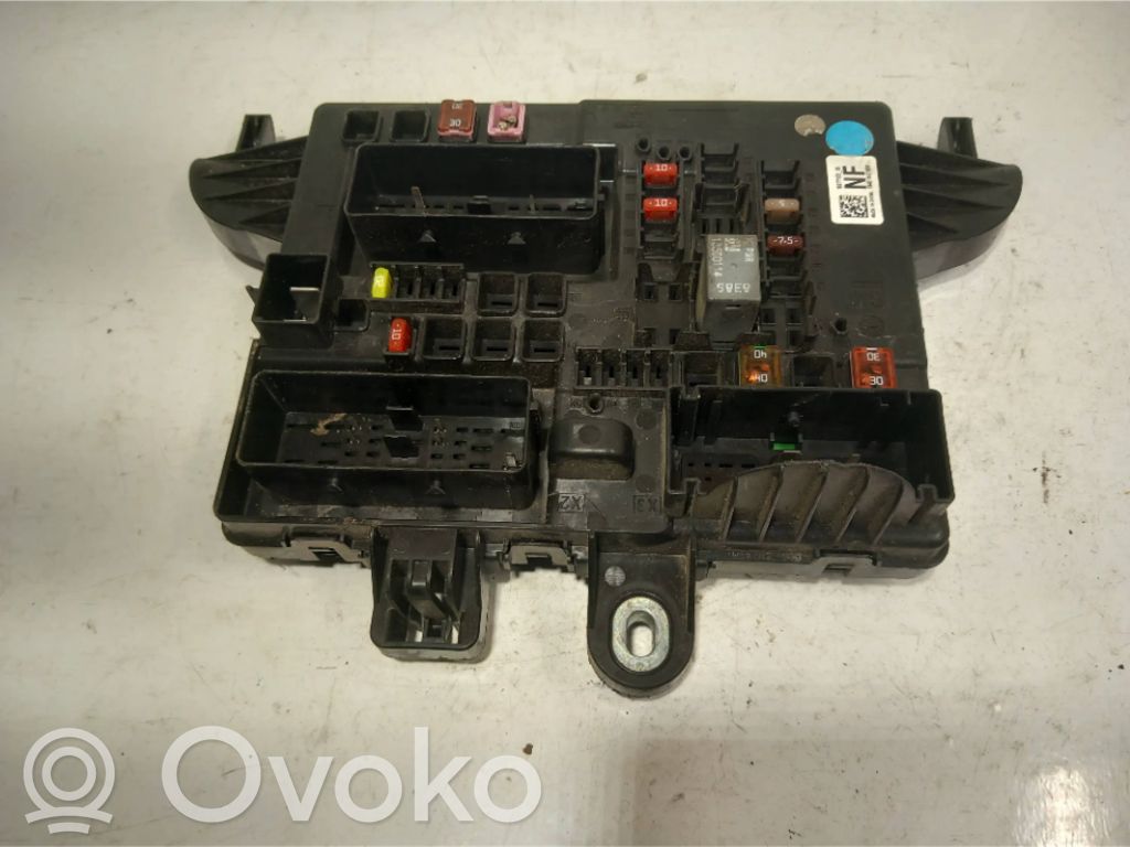 Opel Insignia A Saugiklių blokas 