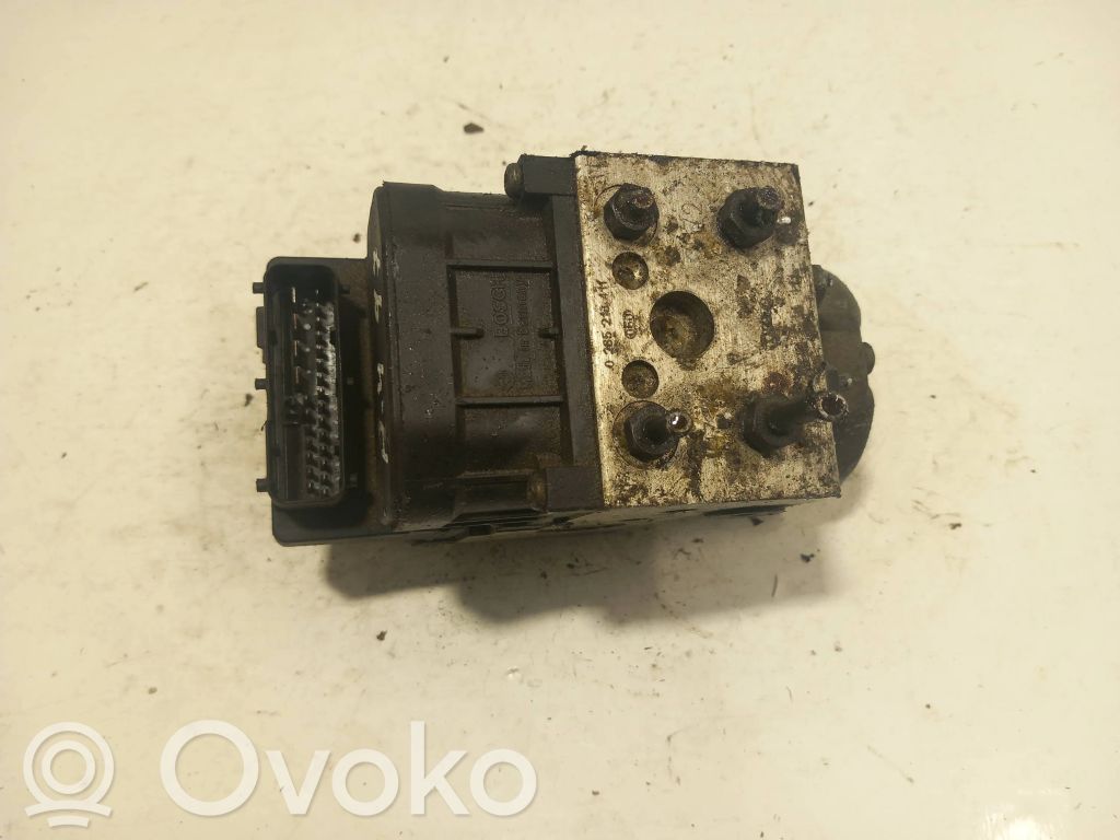 Audi A4 S4 B5 8D ABS-pumppu 