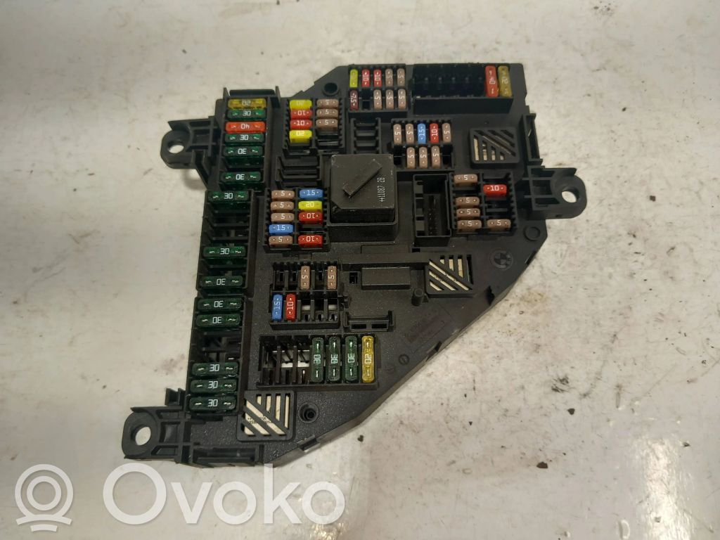 BMW 5 F10 F11 Ramka / Moduł bezpieczników 