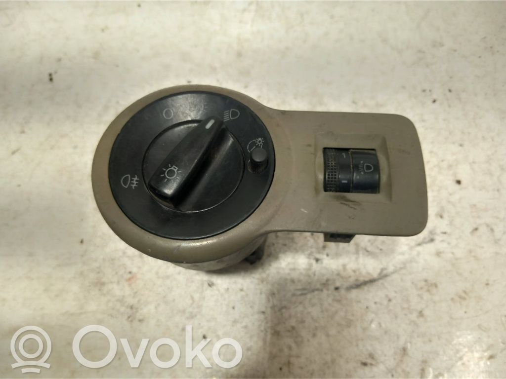 Skoda Fabia Mk2 (5J) Light switch 