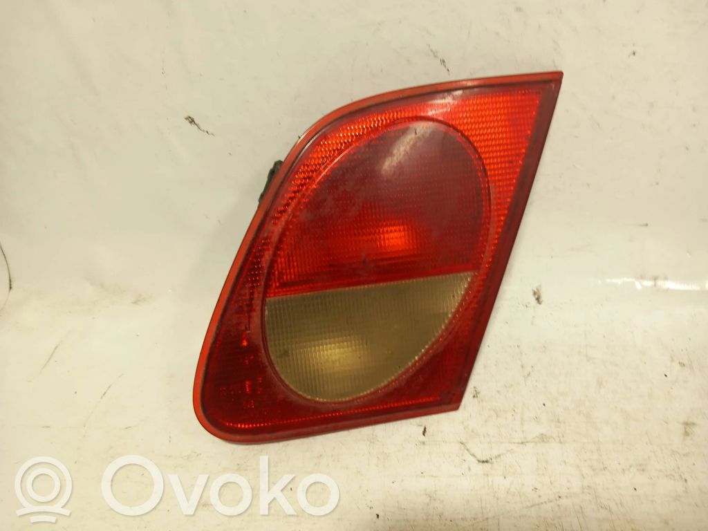 Lampy tylnej klapy bagażnika   A2108201064,197502K5