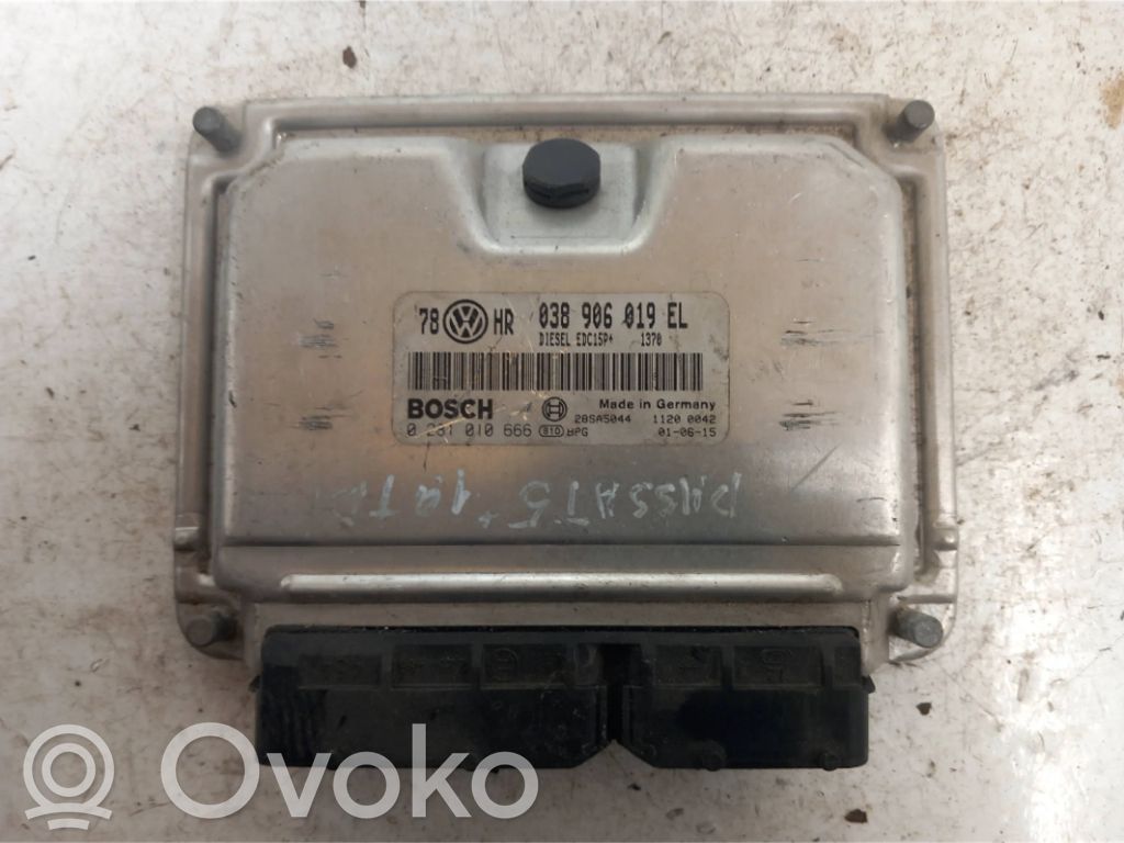 Volkswagen PASSAT B5.5 Engine control unit/module 