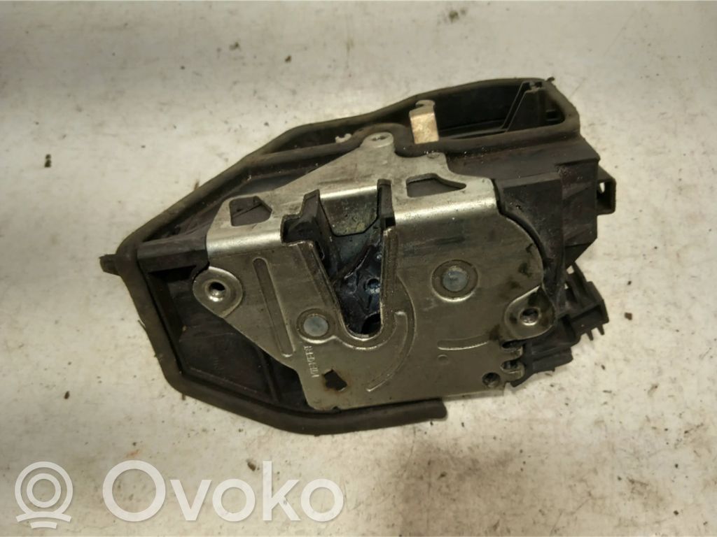 BMW 5 E60 E61 Priekinė durų spyna 