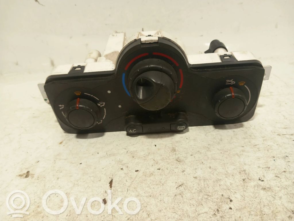 Renault Clio III Climate control unit 